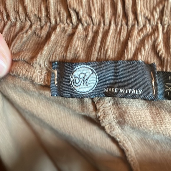 Brand is unknown! Cute tan wide leg corduroy pants in an XL - Picture 3 of 3